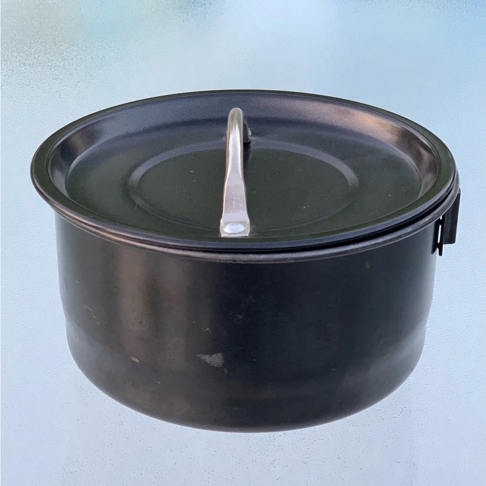 Round 2.5 Quart/10-Cup Camping Pot with Lid
